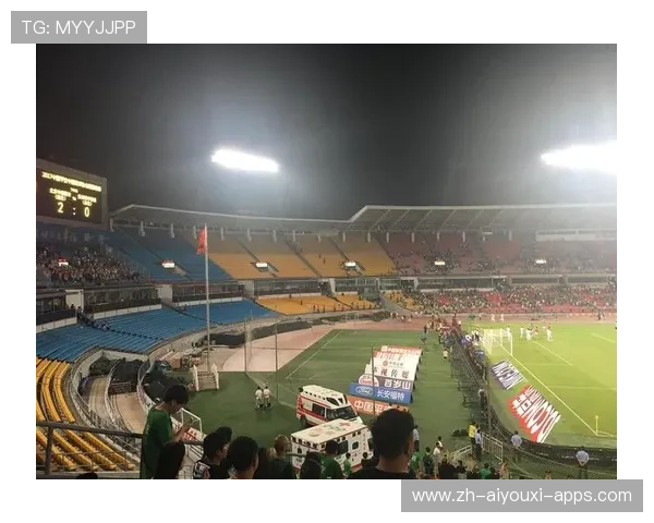 保安梦见空看台上坐满了人,梦见看台座位